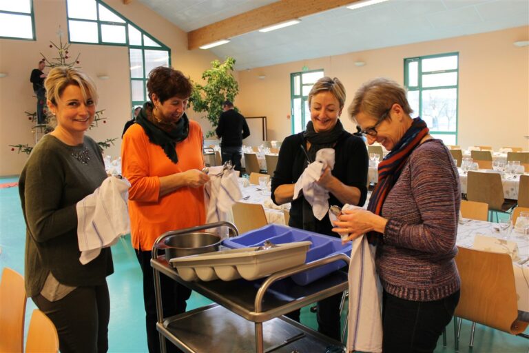 Les ainés à la fête de Noël-1 Les ainés à la fête de Noël