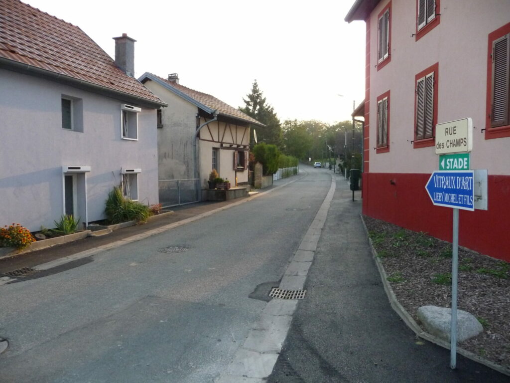 Mise en enrobés des trottoirs rue des Champs