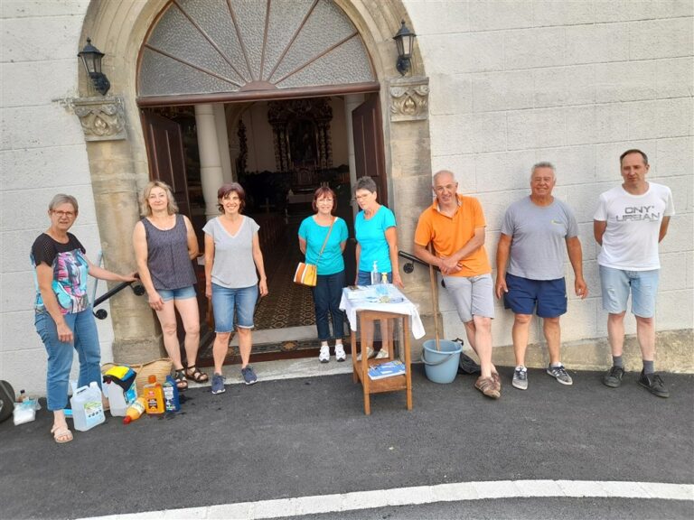 Nettoyage de l'église samedi 18 juin par une équipe de bénévoles Nettoyage de l'église samedi 18 juin par une équipe de bénévoles