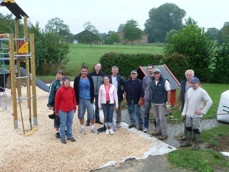 Un nouvel agrès pour le terrain de jeux l’école Un nouvel agrès pour le terrain de jeux l’école